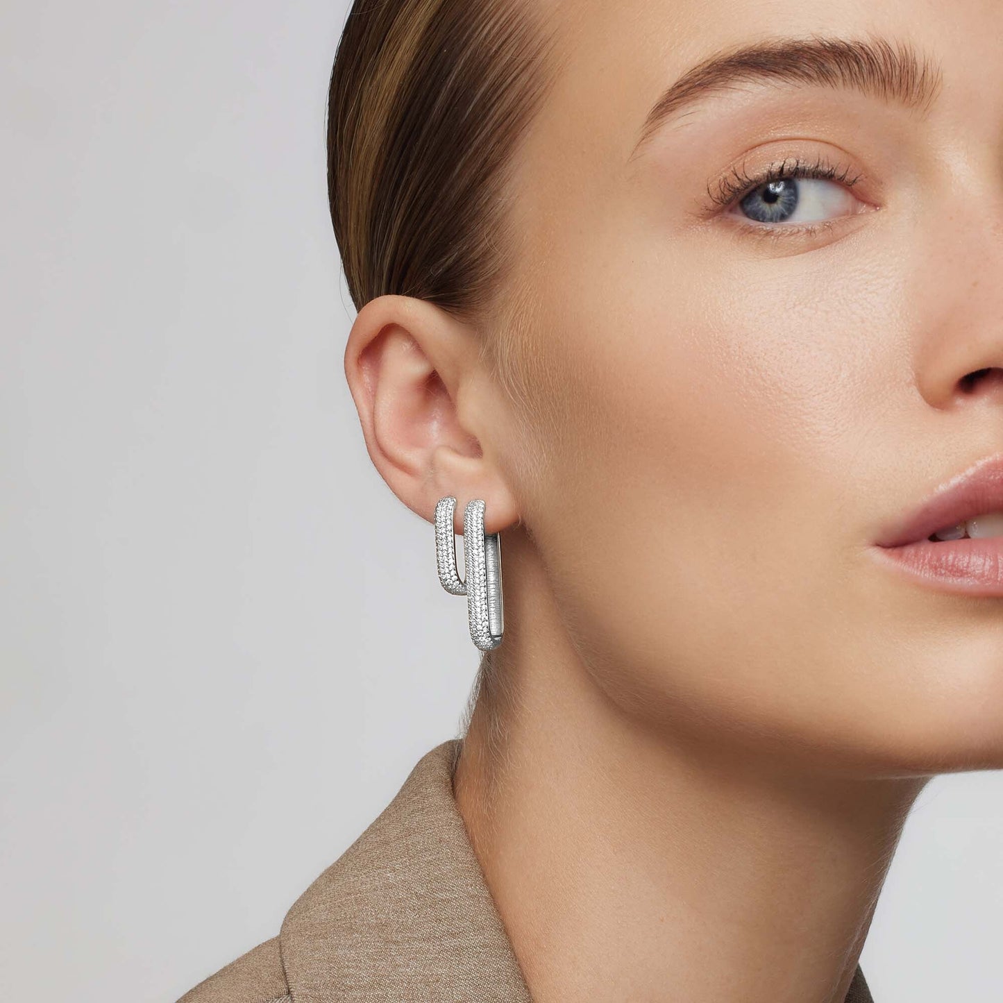 Elegance Pavé Hoops | Weißes Gold