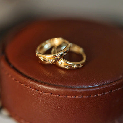 Elegante Gold- und Silberringe