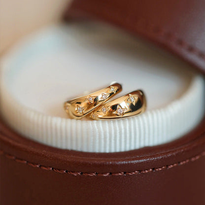 Elegante Gold- und Silberringe